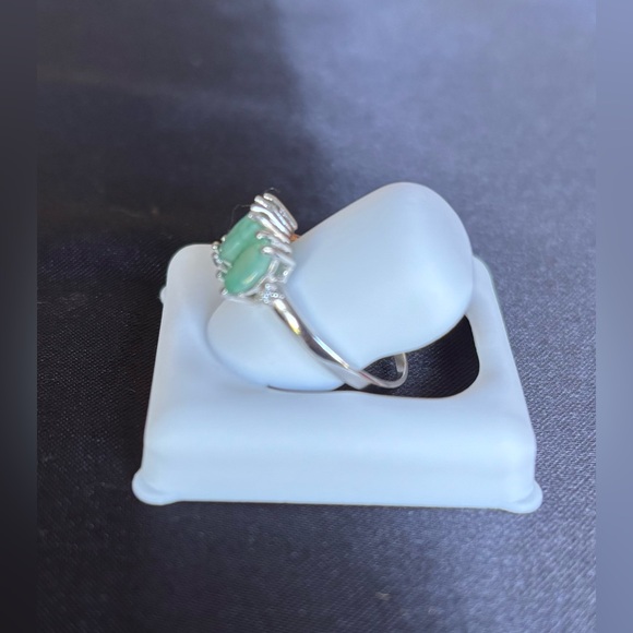 NEW Natural Stone Green Emerald Ring - Size 7 - Picture 2 of 8
